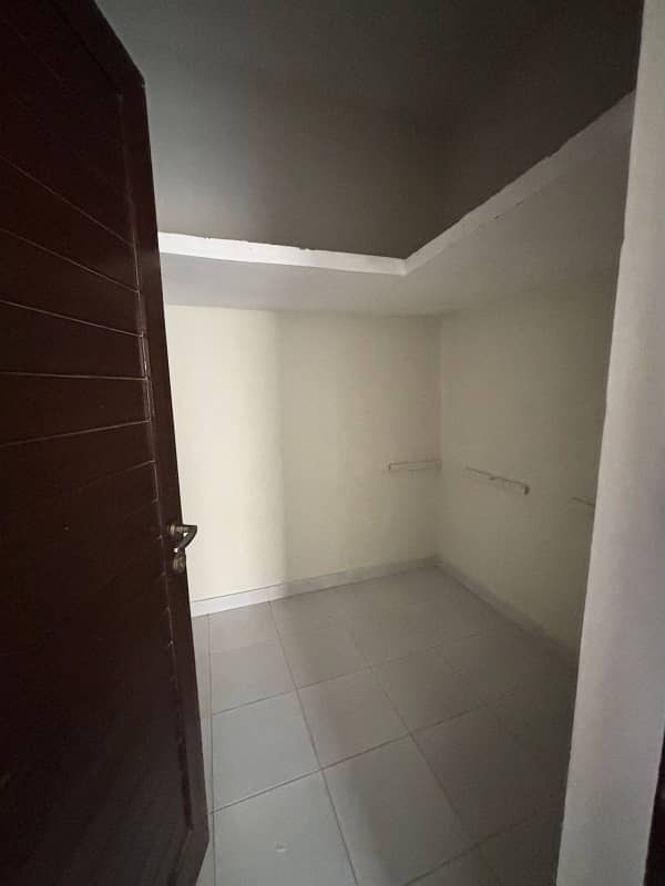 10 Marla Upper Portion For Rent In DHA Phase 4 Lahore 32