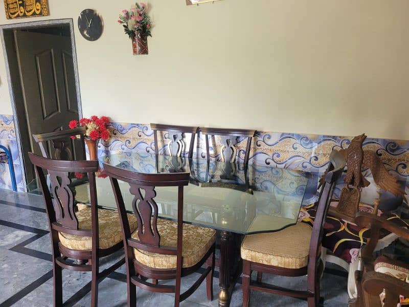 Dinning  Glass table with 6 chair very good condition 1