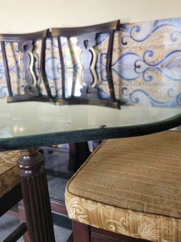 Dinning  Glass table with 6 chair very good condition 2