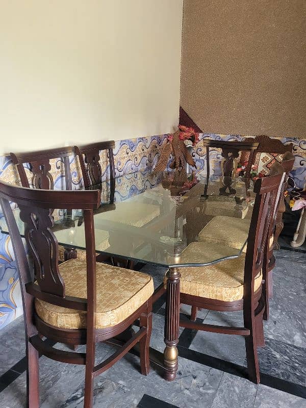 Dinning  Glass table with 6 chair very good condition 3