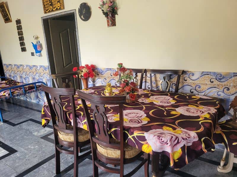 Dinning  Glass table with 6 chair very good condition 4