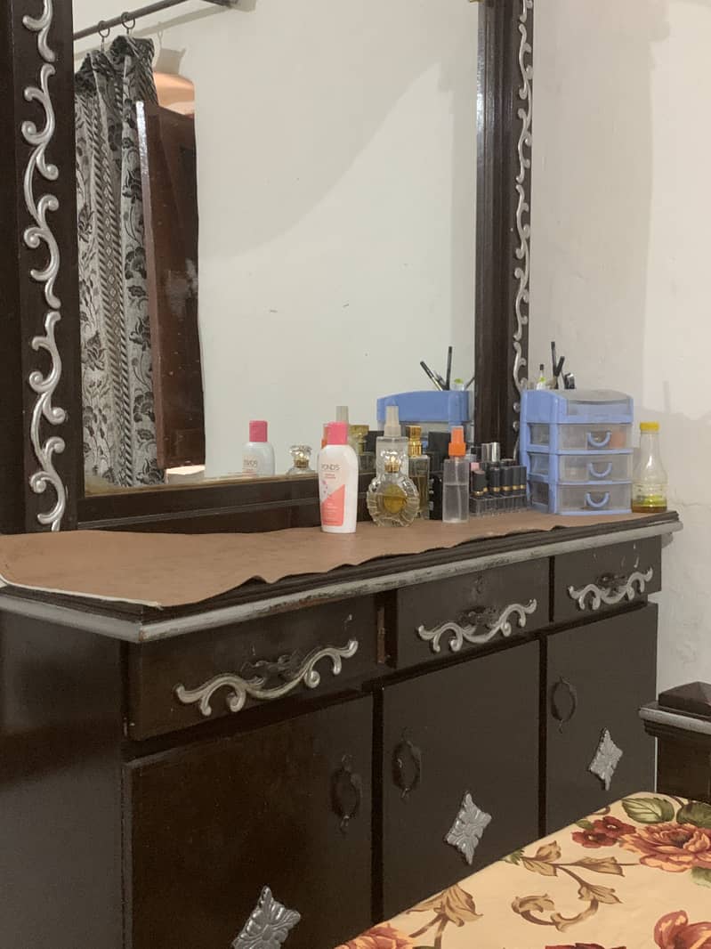 Dressing table 0