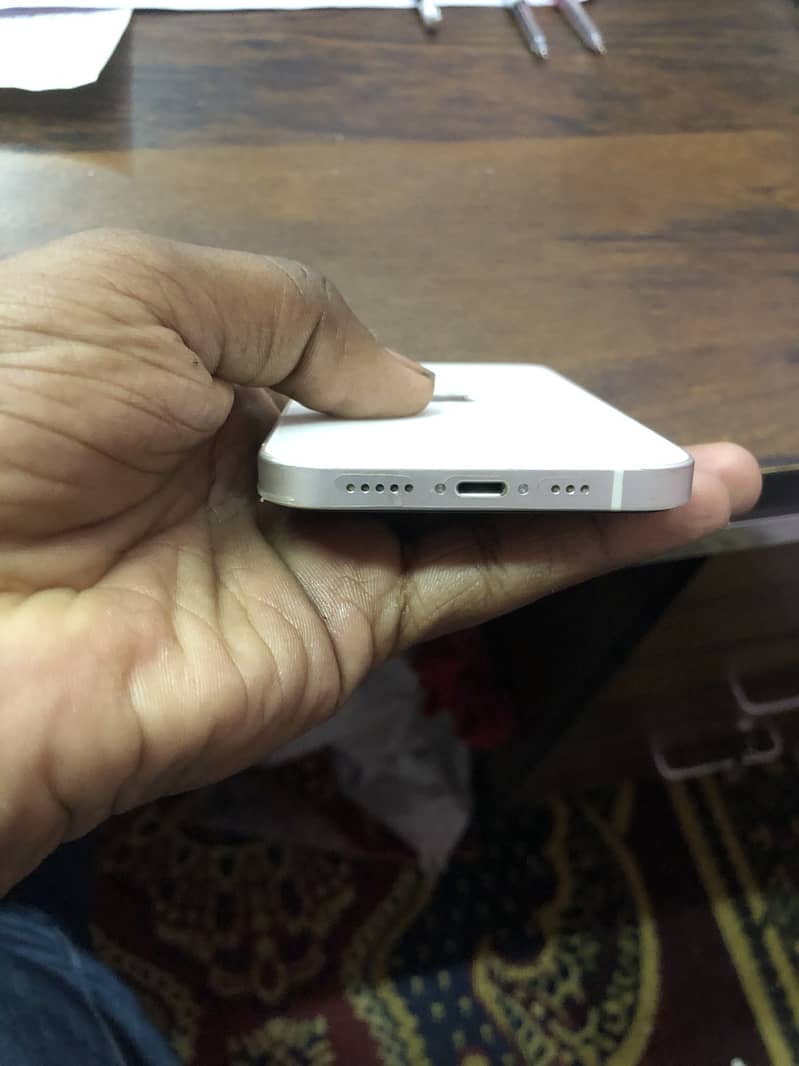 iPhone 12 4