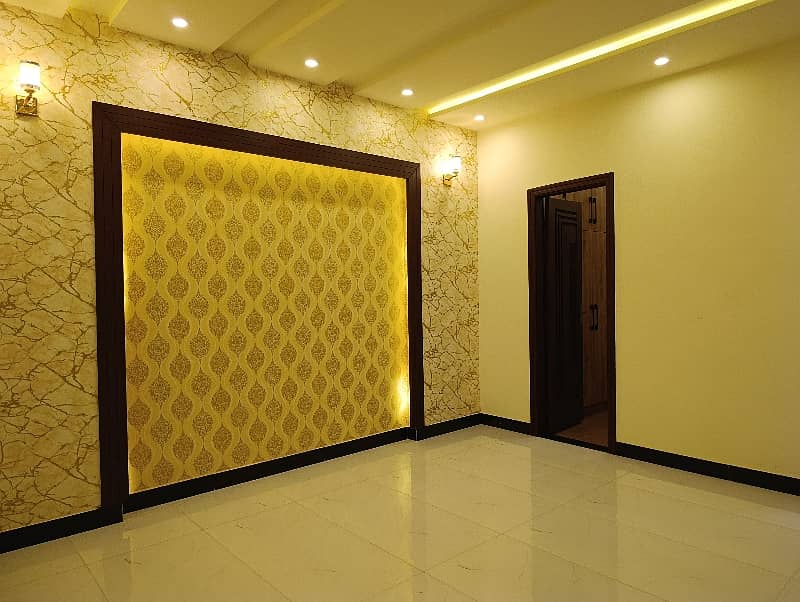 7.5 Marla Facing Park Brand New Designer House For Sale In Johar Town 8