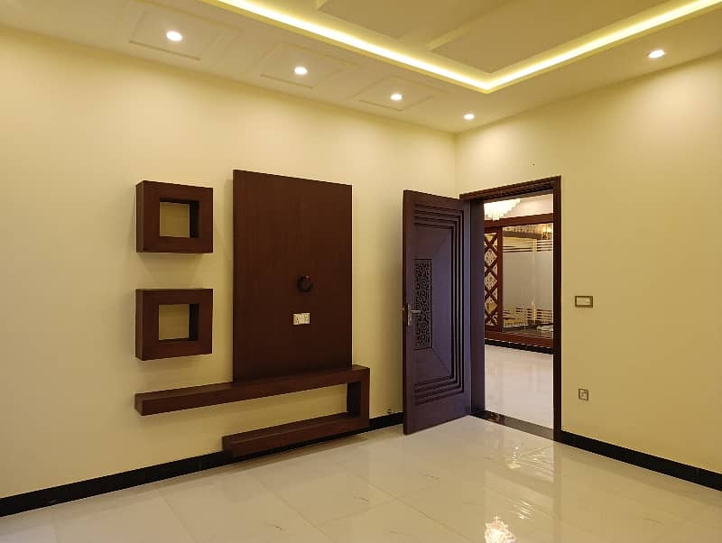 7.5 Marla Facing Park Brand New Designer House For Sale In Johar Town 9
