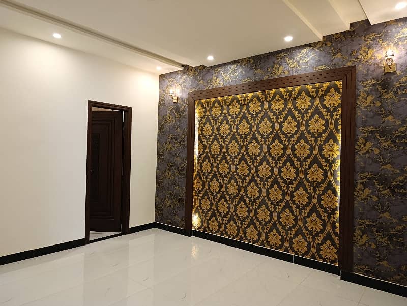 7.5 Marla Facing Park Brand New Designer House For Sale In Johar Town 11