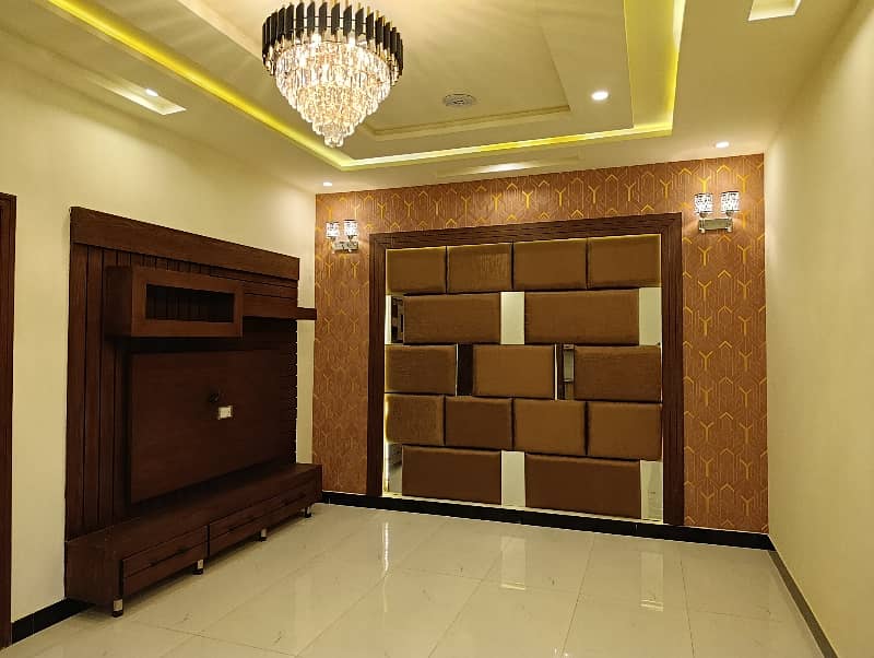 7.5 Marla Facing Park Brand New Designer House For Sale In Johar Town 14