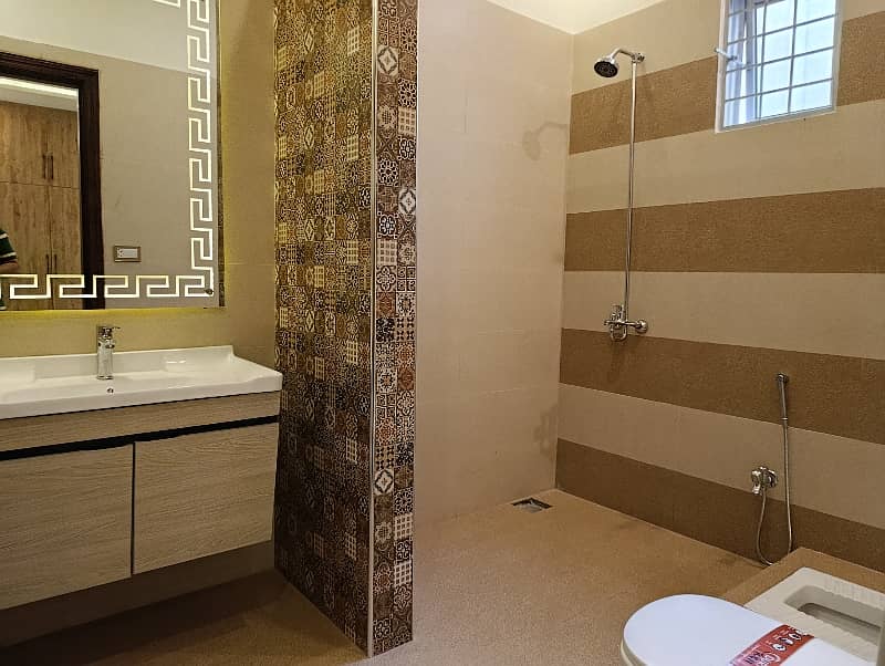 7.5 Marla Facing Park Brand New Designer House For Sale In Johar Town 22