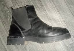 Chelsea, levis sneakers used condition good