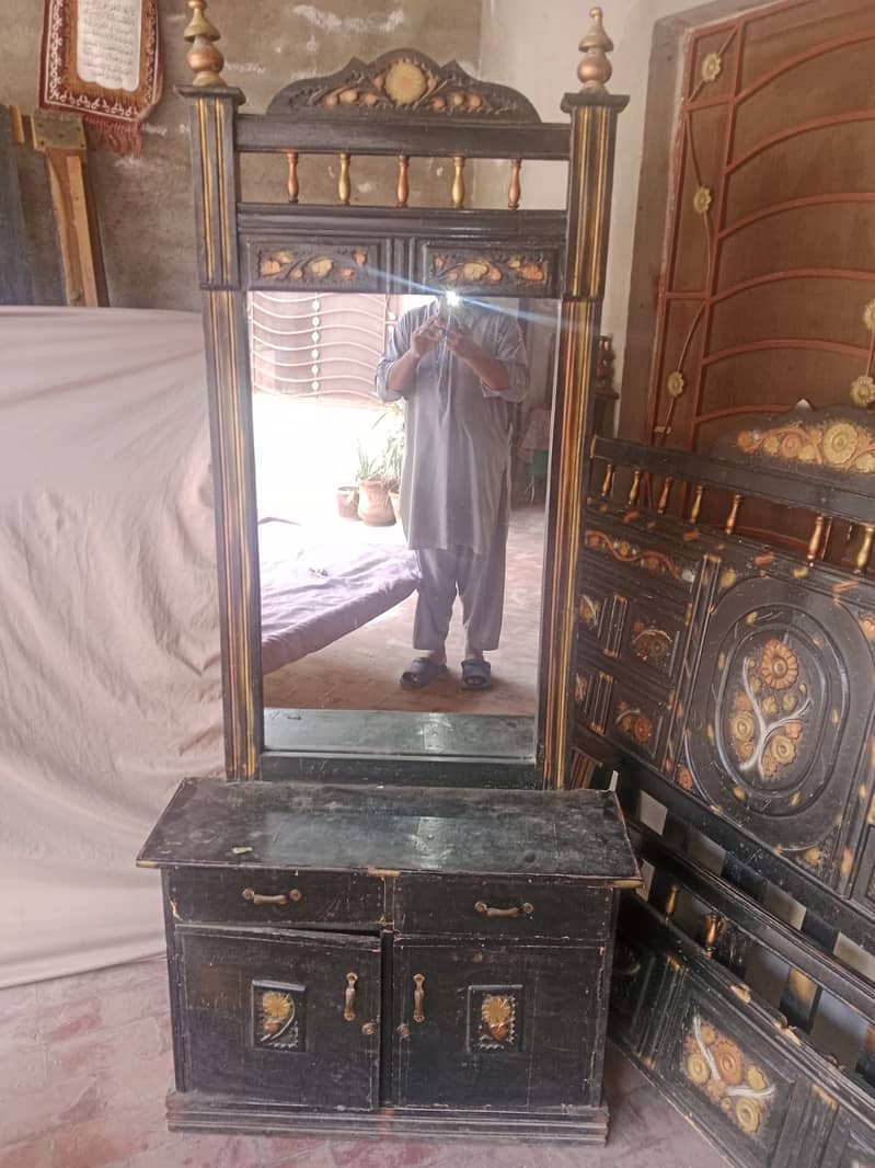 GOOD QUALITY BED WITH MATTRESSAND ONE DRESSING TABLE 2