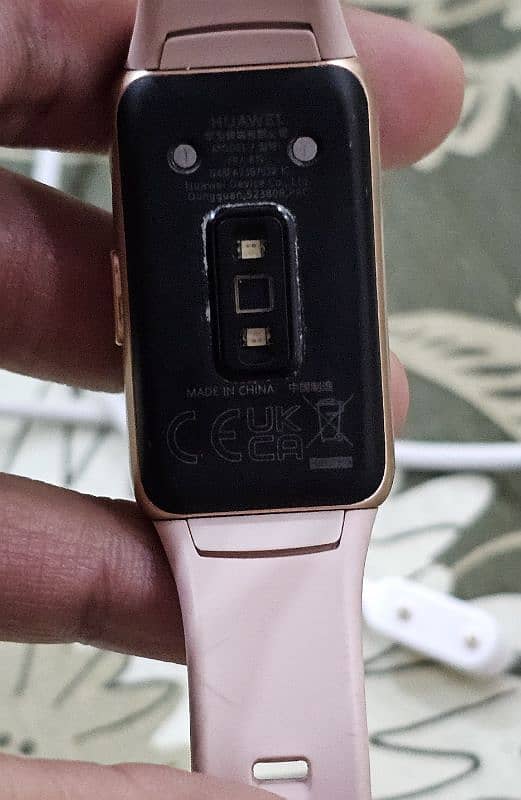 HUAWEI Band 6-032 smart watch 10/9.8 condition with Charger cable 1