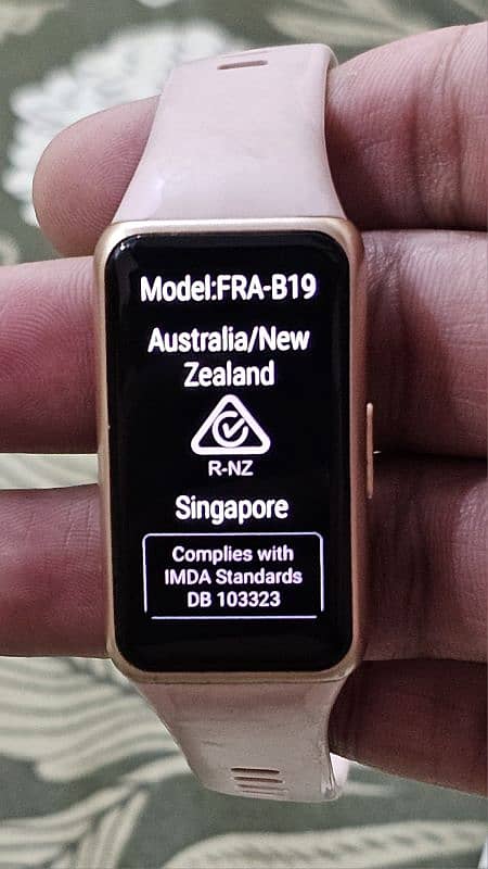 HUAWEI Band 6-032 smart watch 10/9.8 condition with Charger cable 4