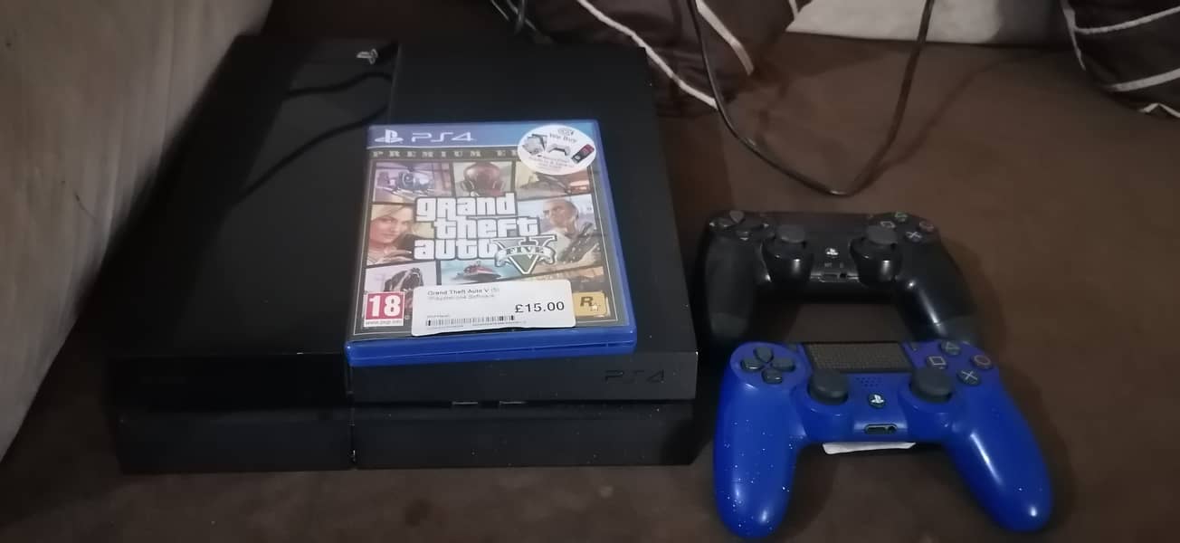 Ps4 came from UK. With 2 new dvds 0