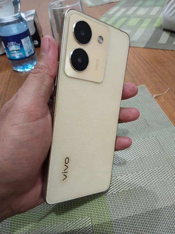 vivo y36 saaf mbl one hand use 8/256 Jo mbl lna chta whi rbta kry 1