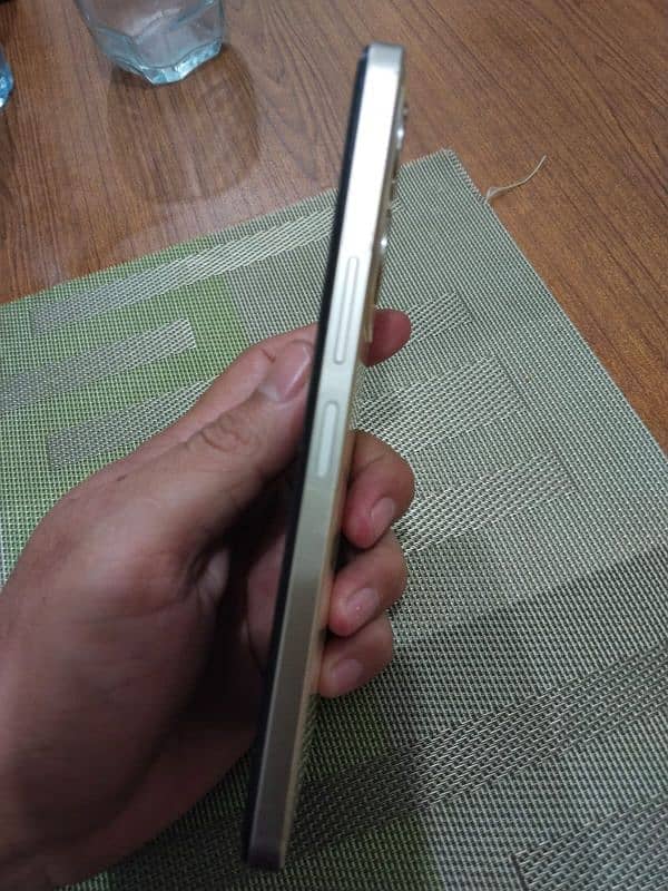 vivo y36 saaf mbl one hand use 8/256 Jo mbl lna chta whi rbta kry 4