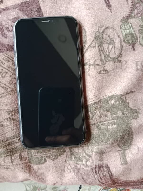iPhone 11 jv for sale 10 by 10 condition 64 gb with original charger 5