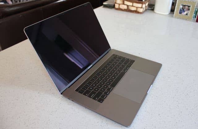 Mint Condition 15'' Apple Macbook Pro 2019 0