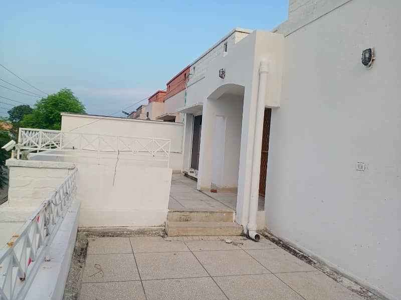10.66 Marla House 03-Beds with study available for SALE 24