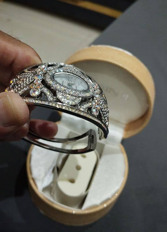 Elgin ll Quarts 1015 A Woman Watch 3