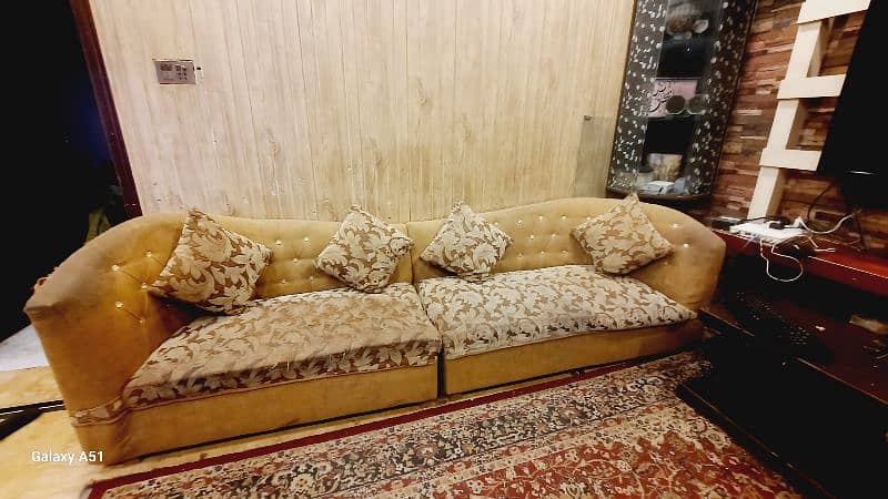 sofa for sale. That's perfect for sale. 0