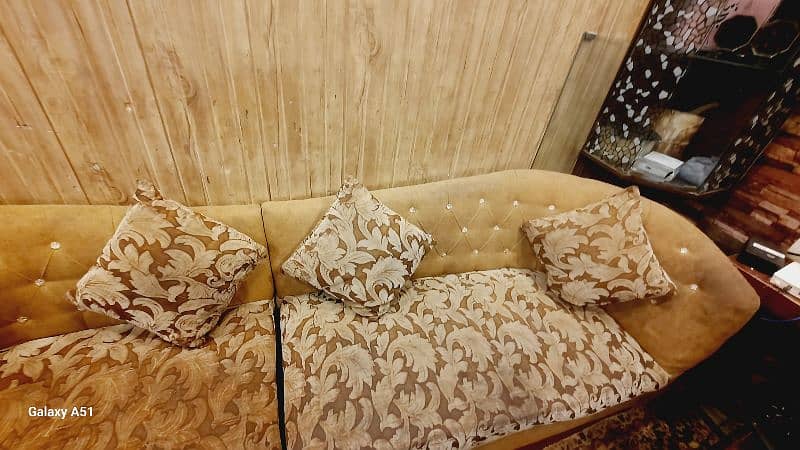 sofa for sale. That's perfect for sale. 1