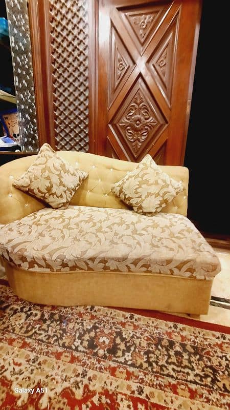 sofa for sale. That's perfect for sale. 2