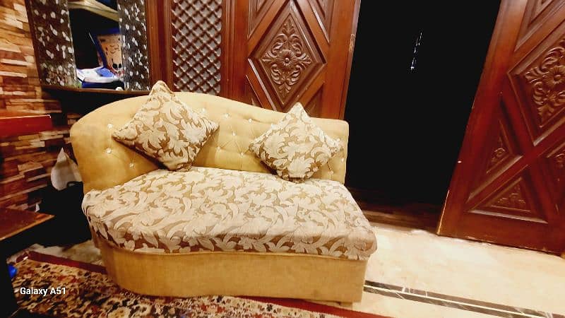 sofa for sale. That's perfect for sale. 4