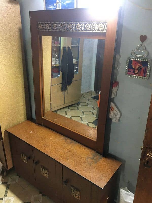 darrasing table for sale 0