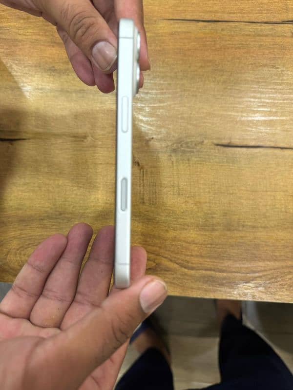 Iphone 16 jv 128gb white Colour 100% better cycle acount. 114 10/10 4
