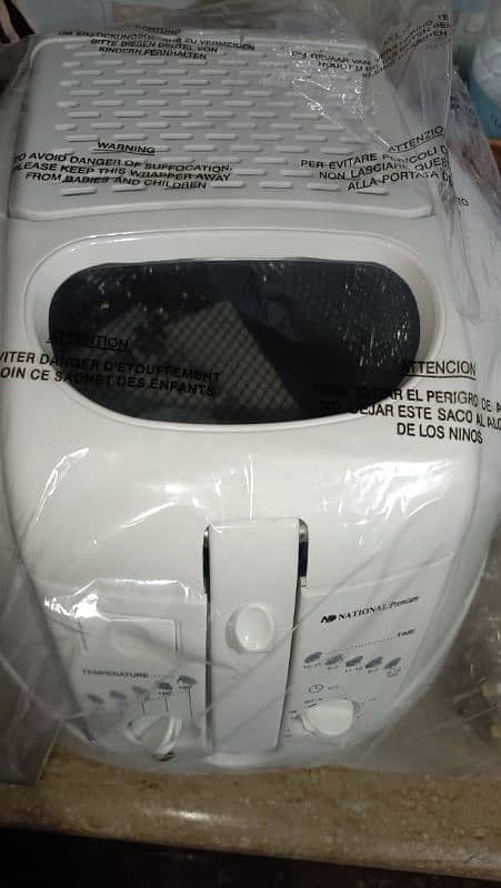 2.5 liter national deep fryer.  contact 03330031118 . 3