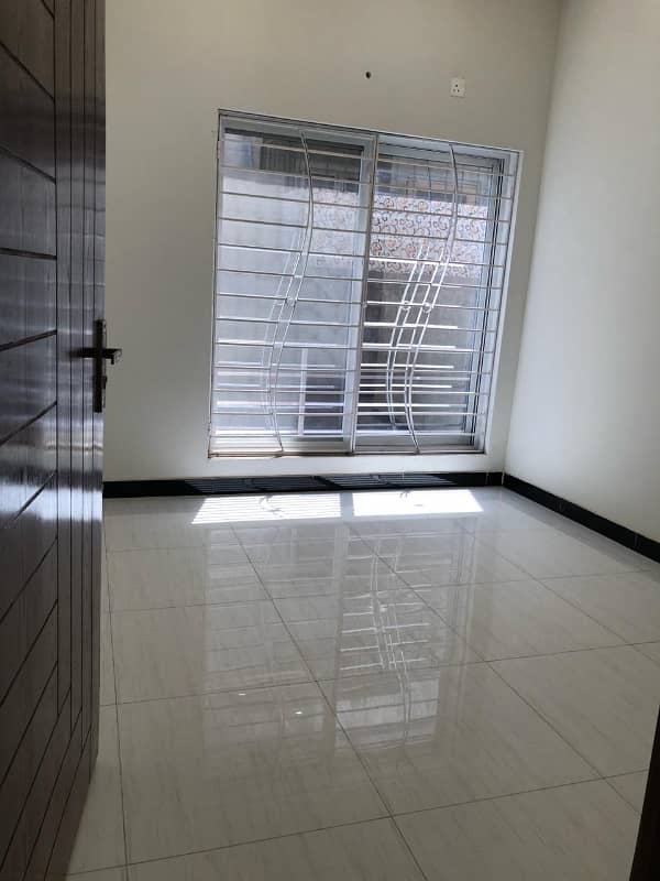 Bahria twon safari valiy 5 Marla proper double unit house 5