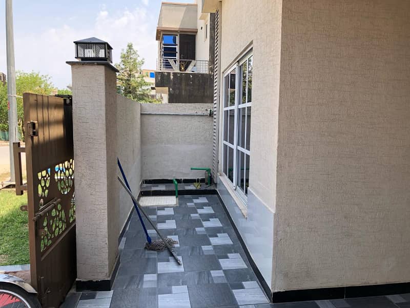 Bahria twon safari valiy 5 Marla proper double unit house 11