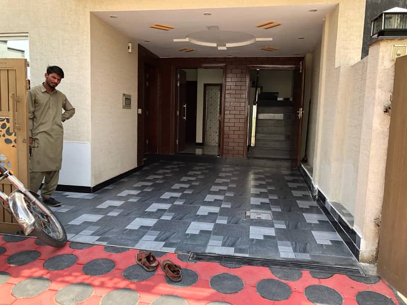 Bahria twon safari valiy 5 Marla proper double unit house 15