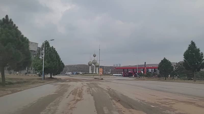 1 Kanal Level and Solid Land Plot for sale. Dem 2.25 Crore Negotiable 2