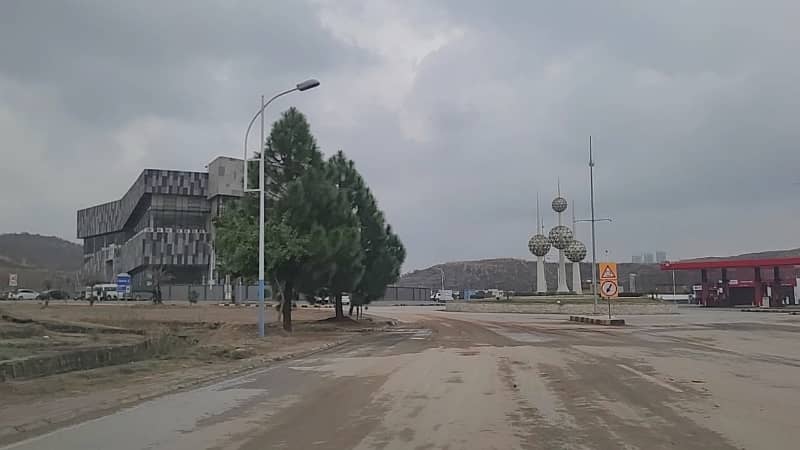 1 Kanal Level and Solid Land Plot for sale. Dem 2.25 Crore Negotiable 4