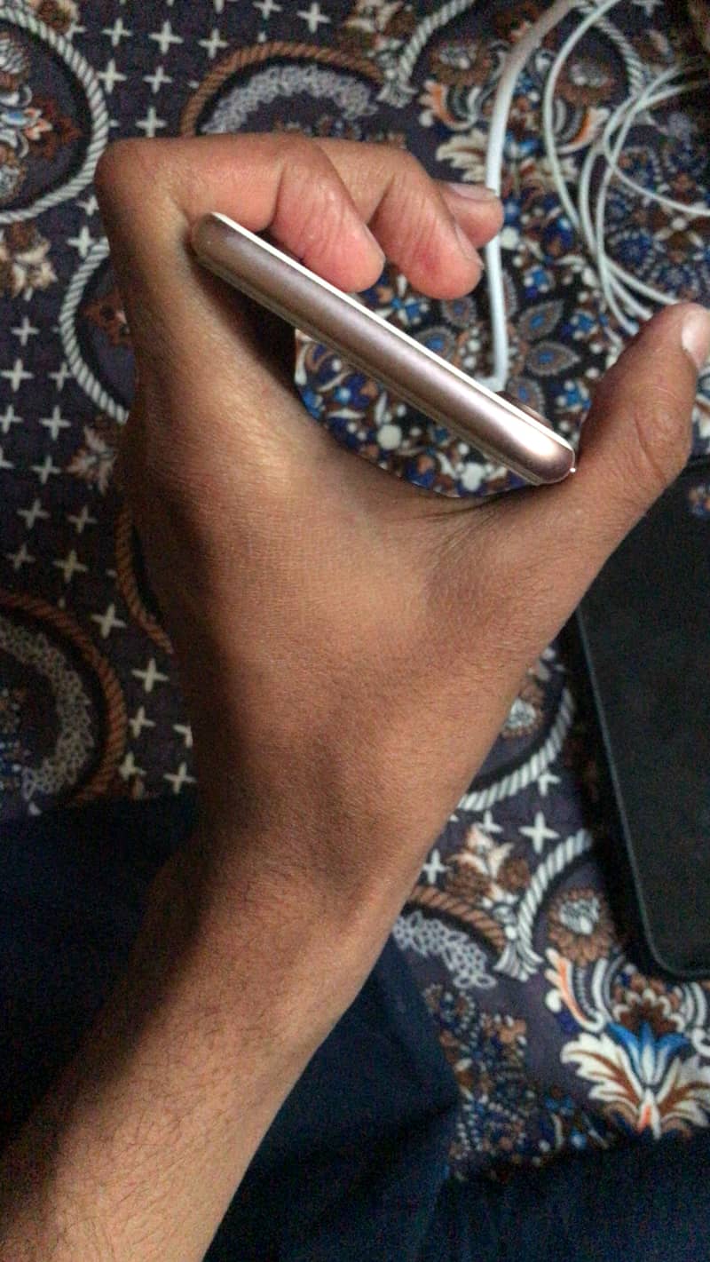 Apple iPhone 7 3