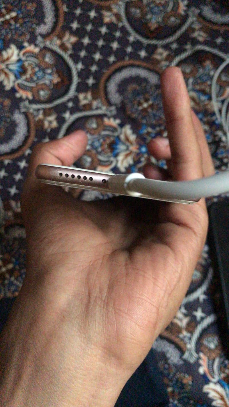Apple iPhone 7 4