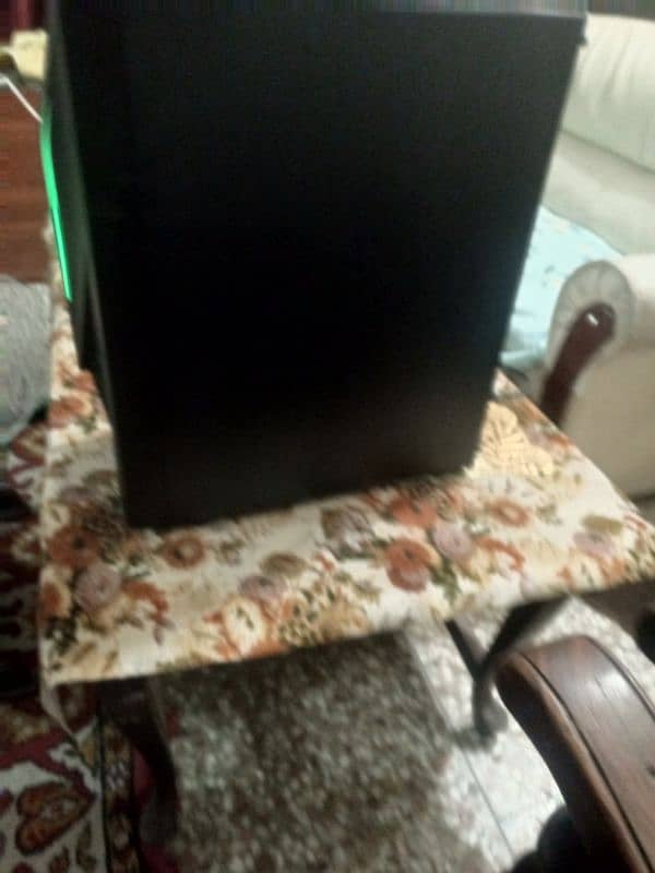 AMAZING GAMING PC WITH GAMING MOUSE AND KEYBOARD. 4