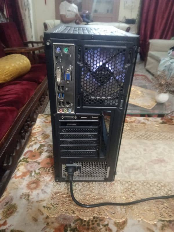 AMAZING GAMING PC WITH GAMING MOUSE AND KEYBOARD. 5