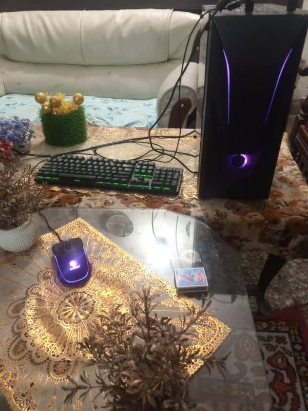 AMAZING GAMING PC WITH GAMING MOUSE AND KEYBOARD. 7