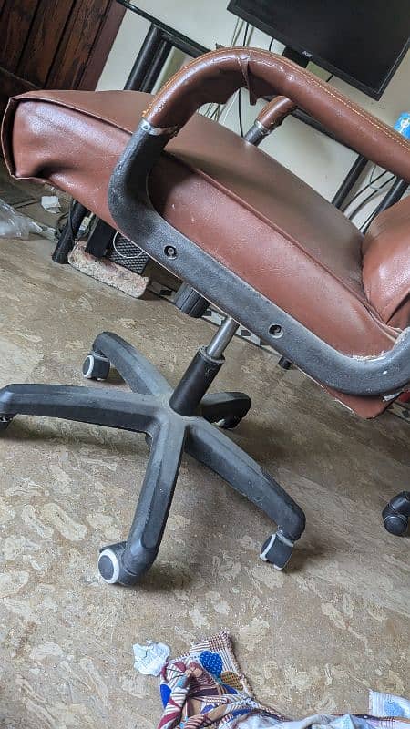 office chair and table for sale 2