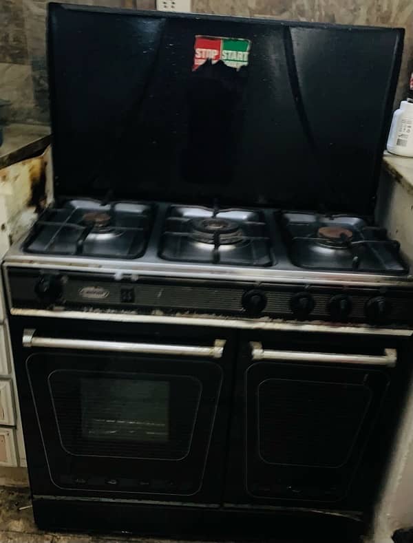cooking range ( 3 stoves + gas oven for baking) 0
