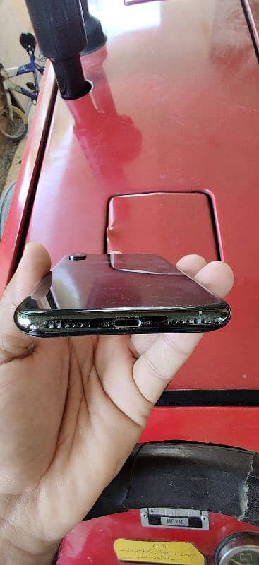 IPHONE X 64 GB NON PTA 4