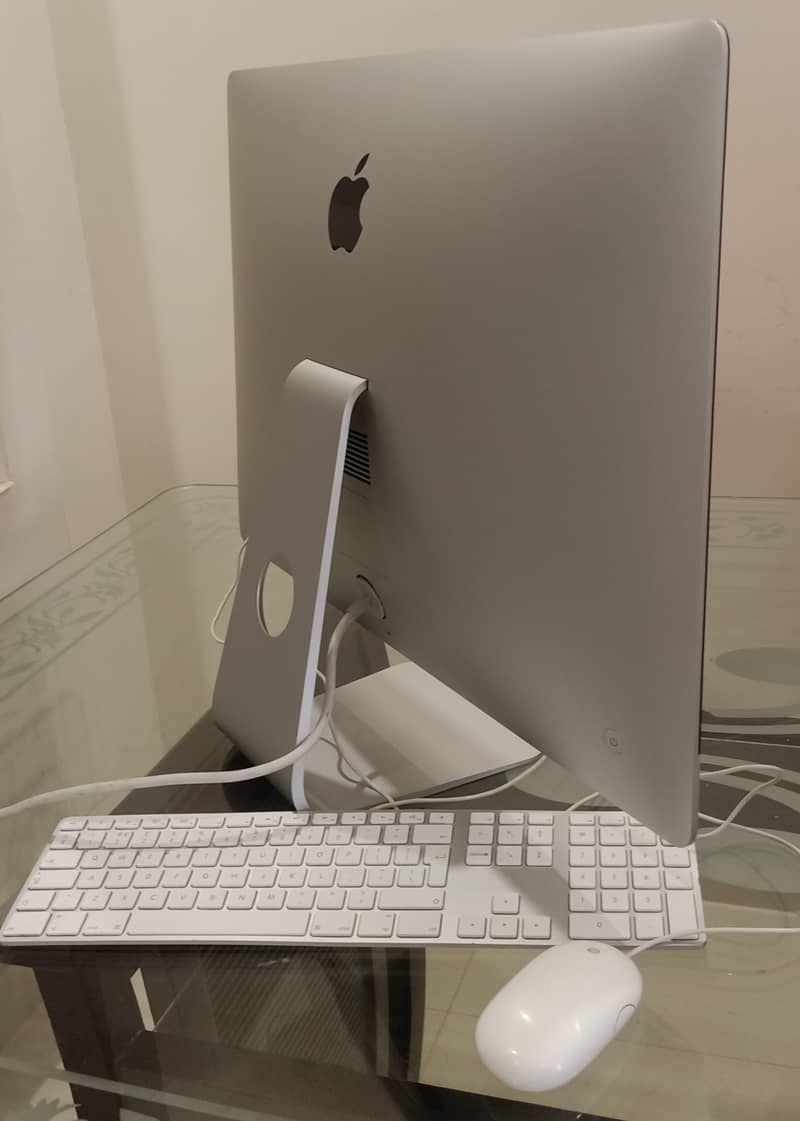 Apple All in One iMac2017 Core i5, 21” 4K,16GB Ram,1.02TB Fusion Driv 1