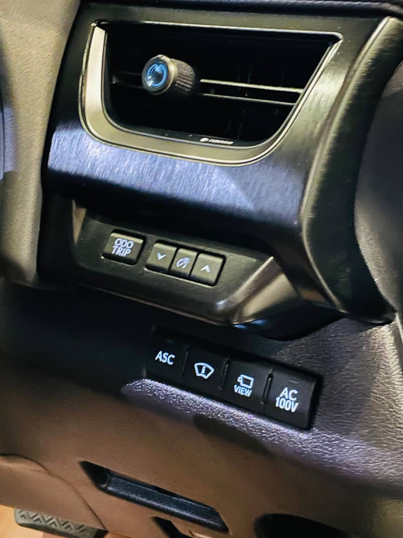 Lexus UX300e 2021 L 7
