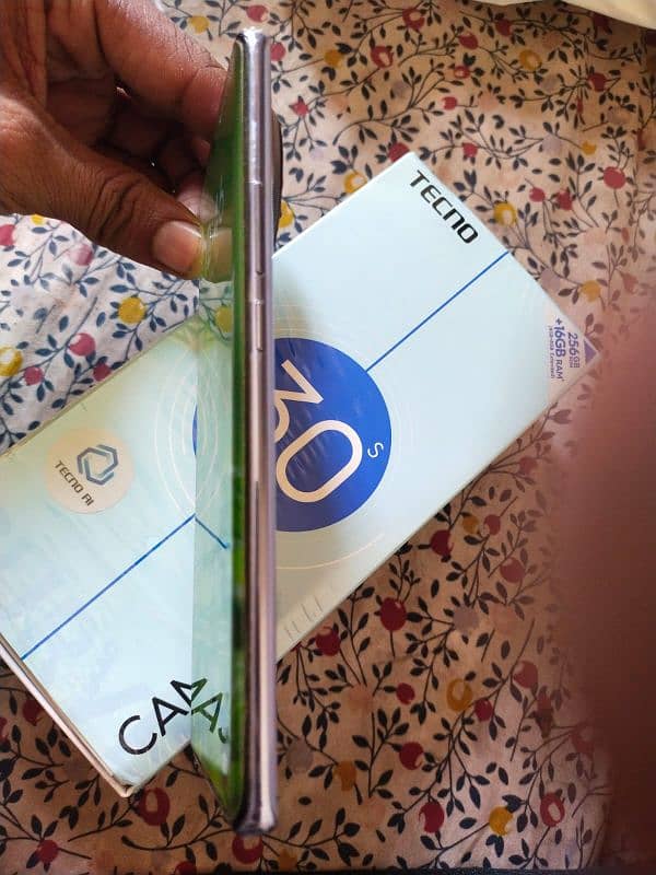 Just 3 week use huwa hai phone 10/10 condition 1