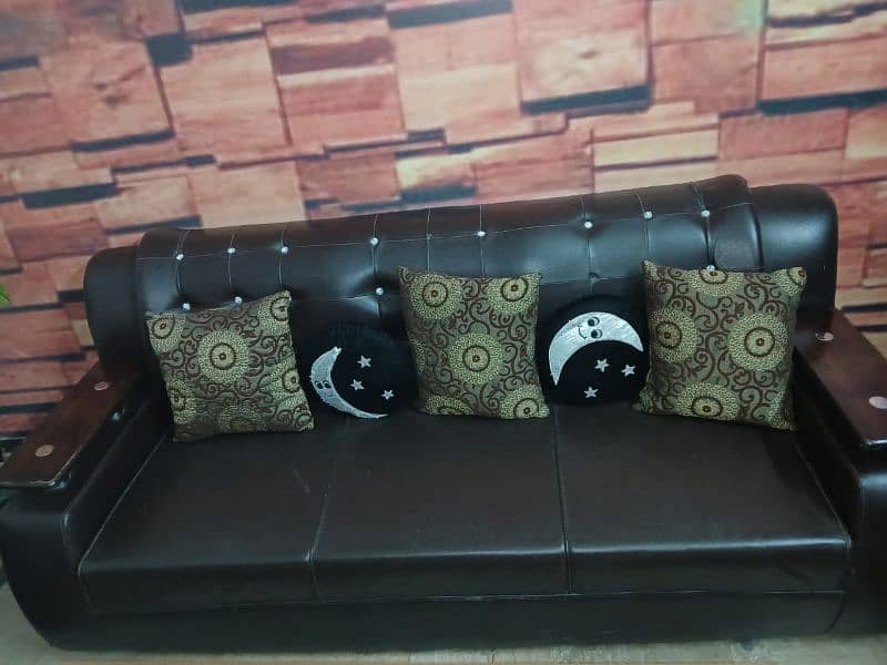 5 seater sofa - Brown leather sofa with centre table 0