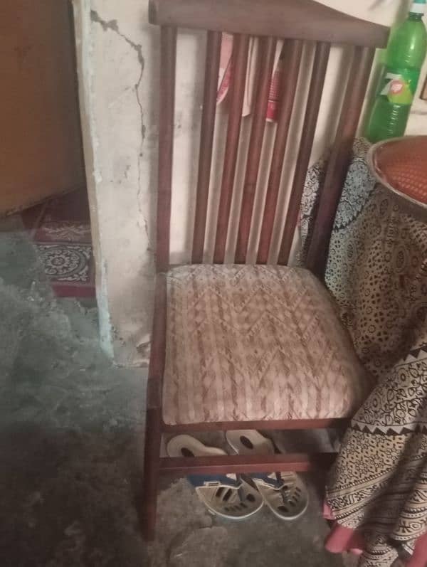 6 wooden chair A1 condition 0