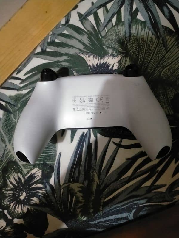 PS5 dual sense controller. original 1