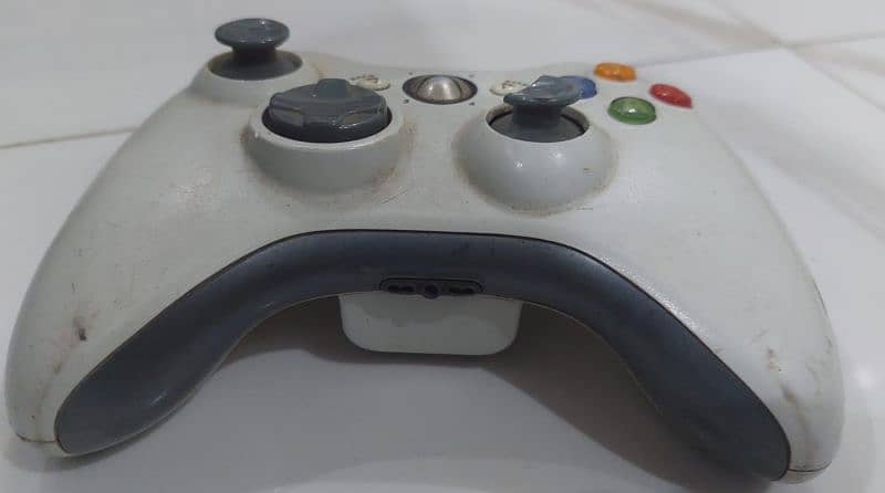 Two Xbox 360 Original wireless controllers 5